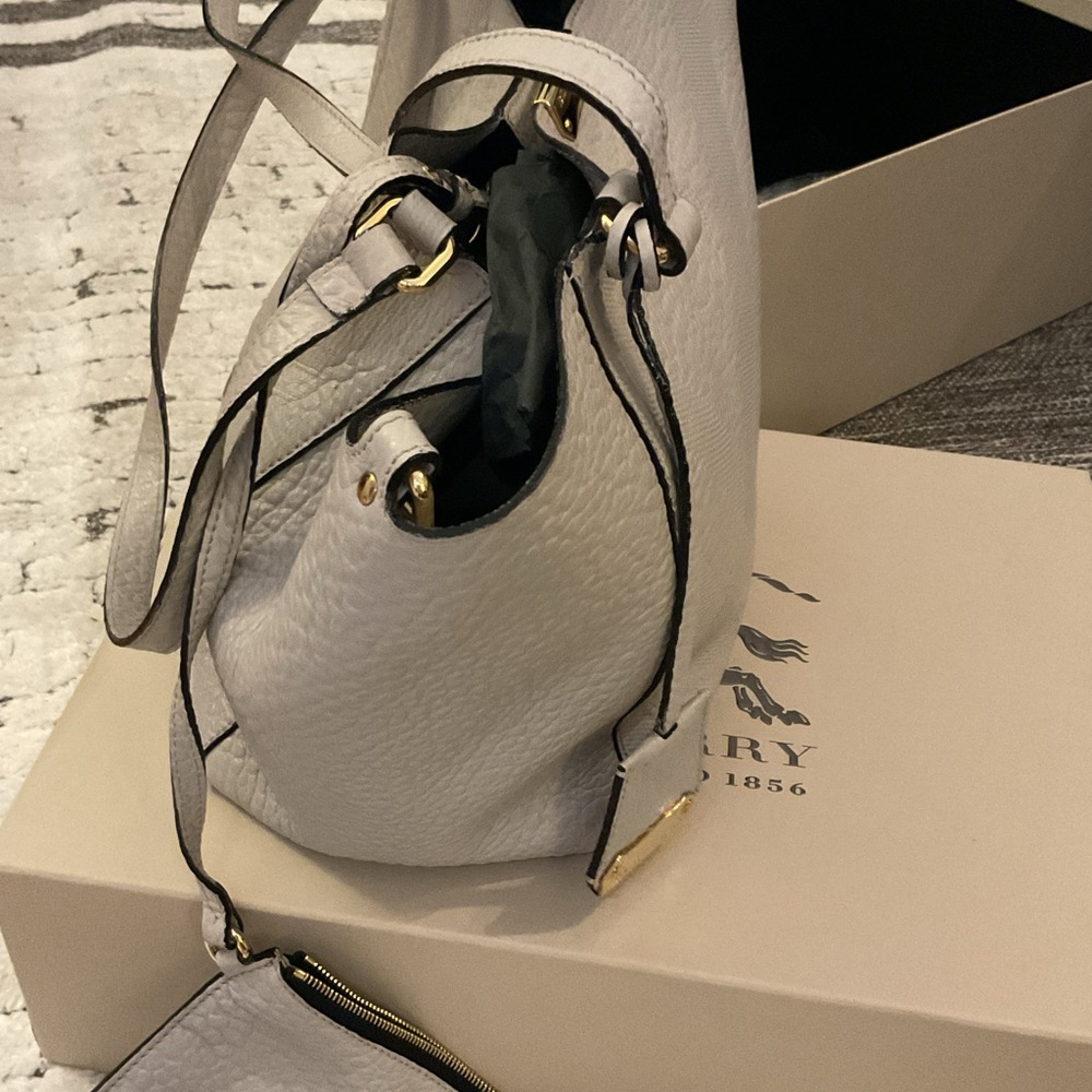 AUTHENTIC  BURBERRY  MEDIUM CANTERBURY  TOTE BAG IN LIGHT GRAYISH TAUPE - Picture 6 of 14